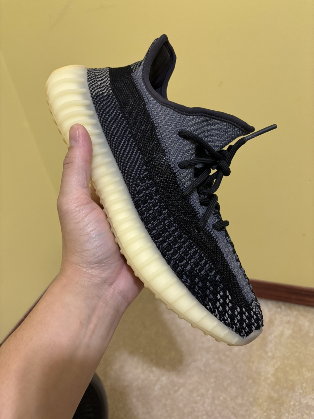 Adidas Yeezy Boost 350 V2 Carbon