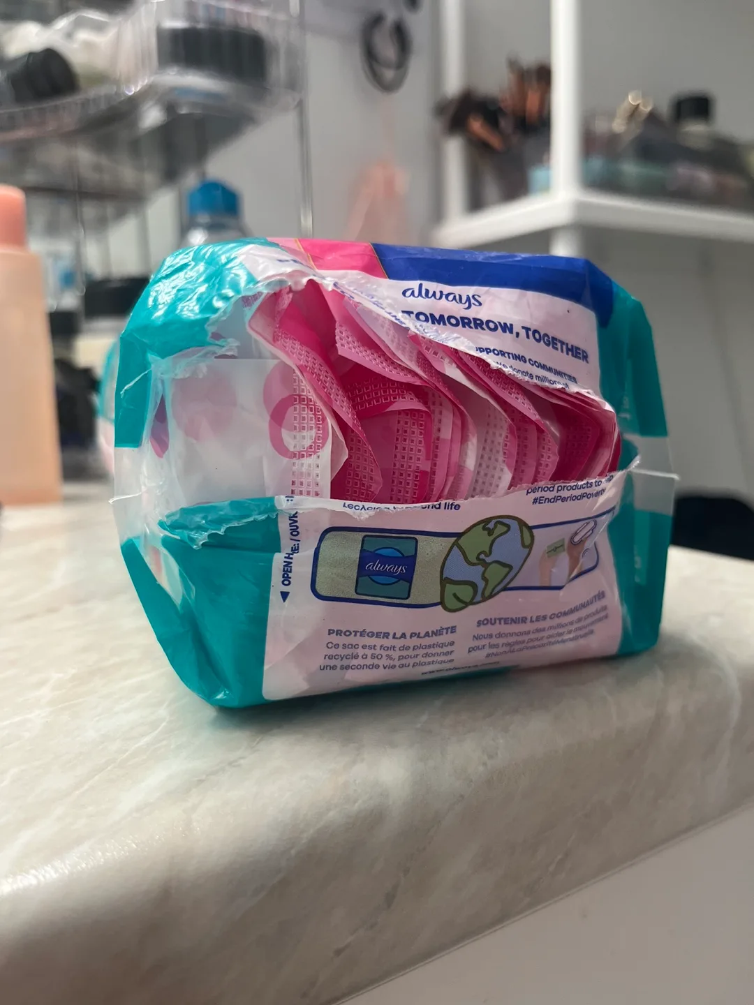 New Always Ultra-Thin Pads with Flexi-Wings image indicator(3)