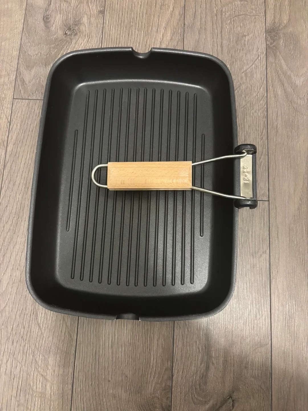 IKea Grill Pan with Wooden Handle thumbnail