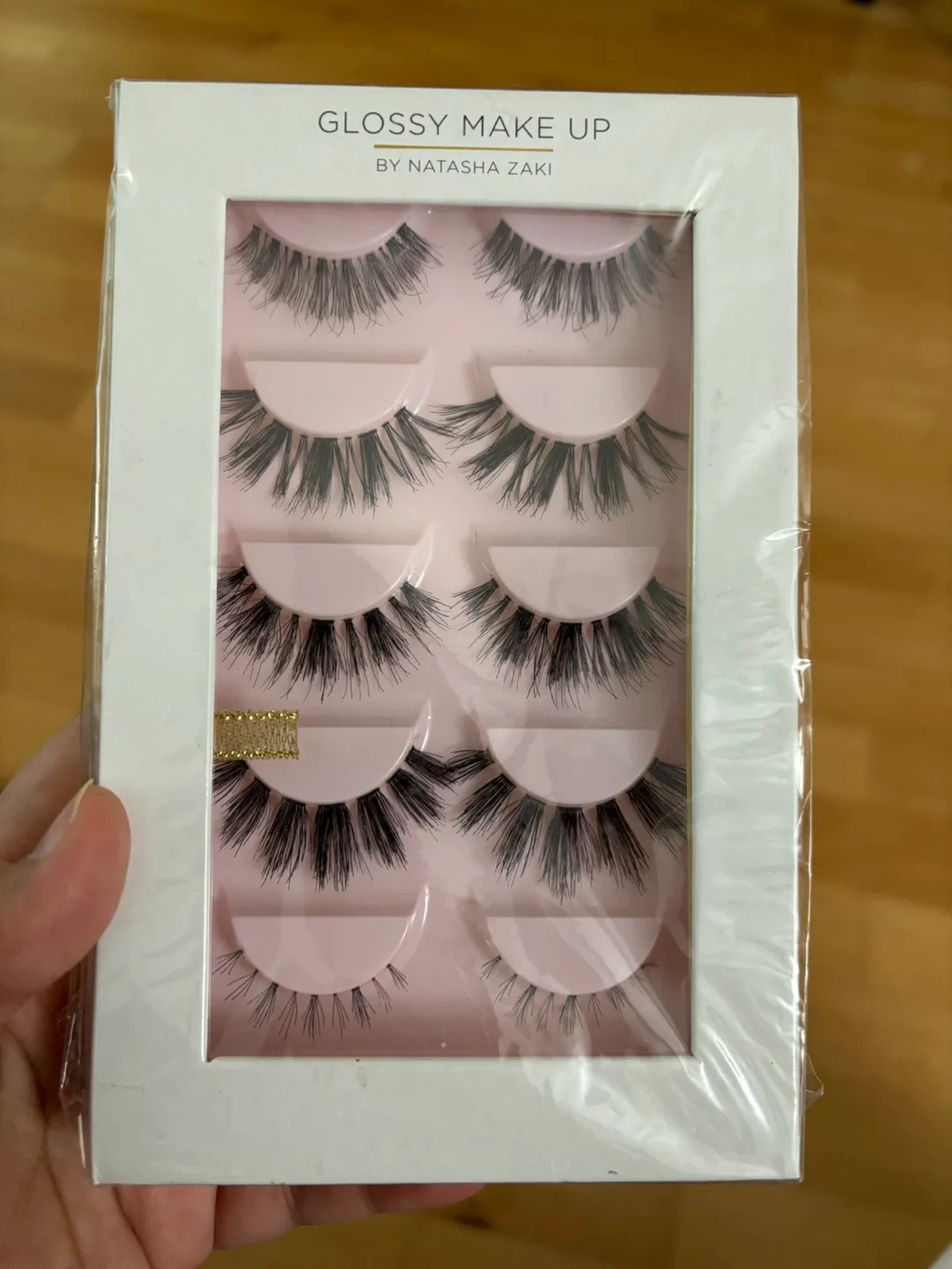 BNIB Chelsea Lash Set (Glossy Makeup) thumbnail