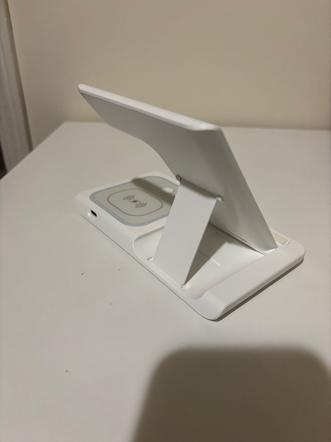 3-in-1 Wireless Charging Station - photo 3