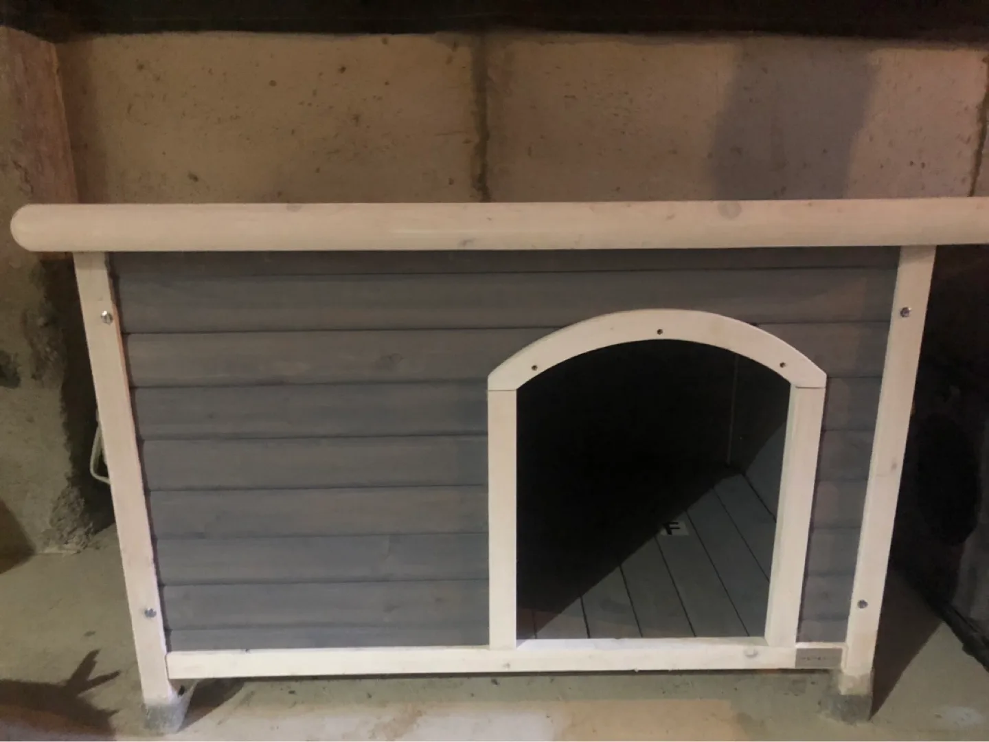 New Medium Wooden Dog House image indicator(5)
