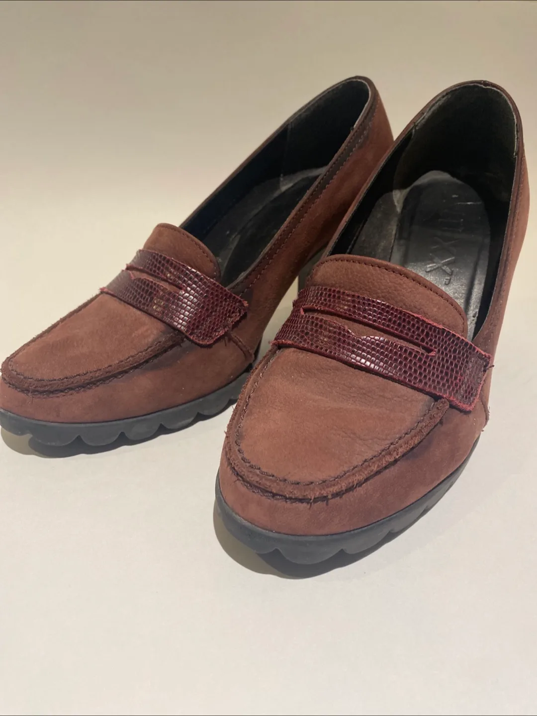 Burgundy Suede Flexx Women's Loafers - Size 7 image indicator(2)