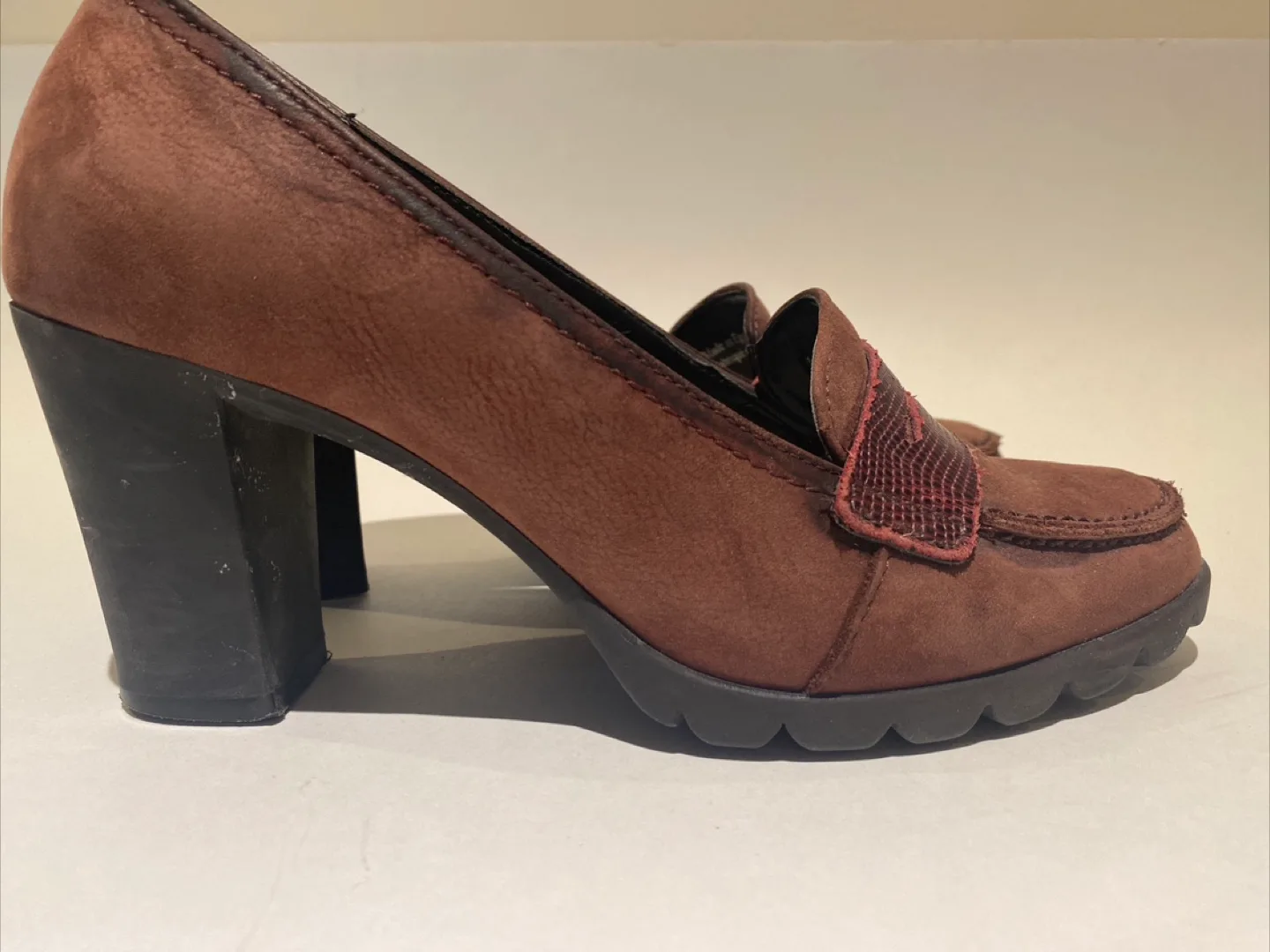 Burgundy Suede Flexx Women's Loafers - Size 7 image indicator(4)