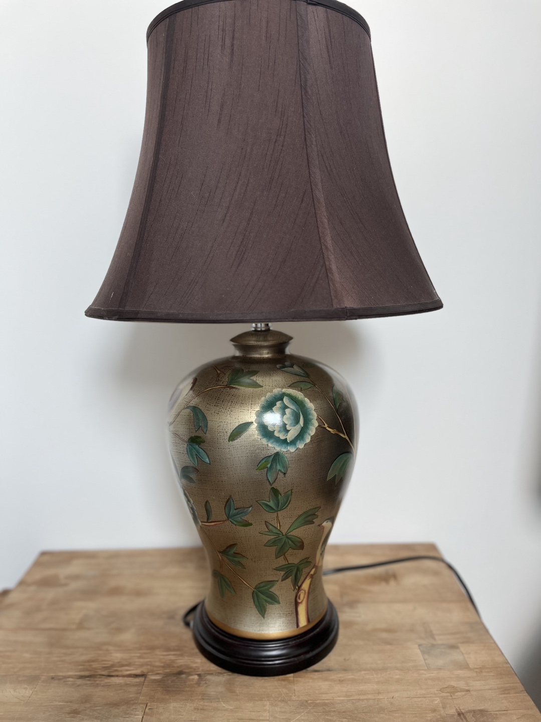 Elegant Asian-Inspired Table Lamp with Dark Brown Shade - photo 2