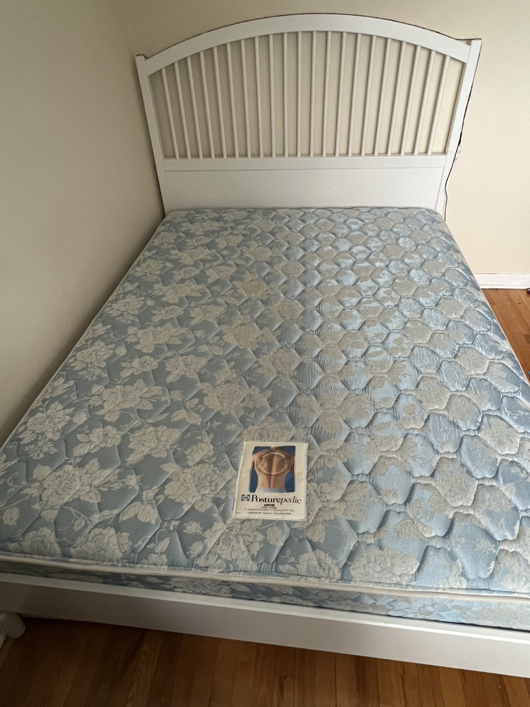 Sealy posturepedic Queen Mattress