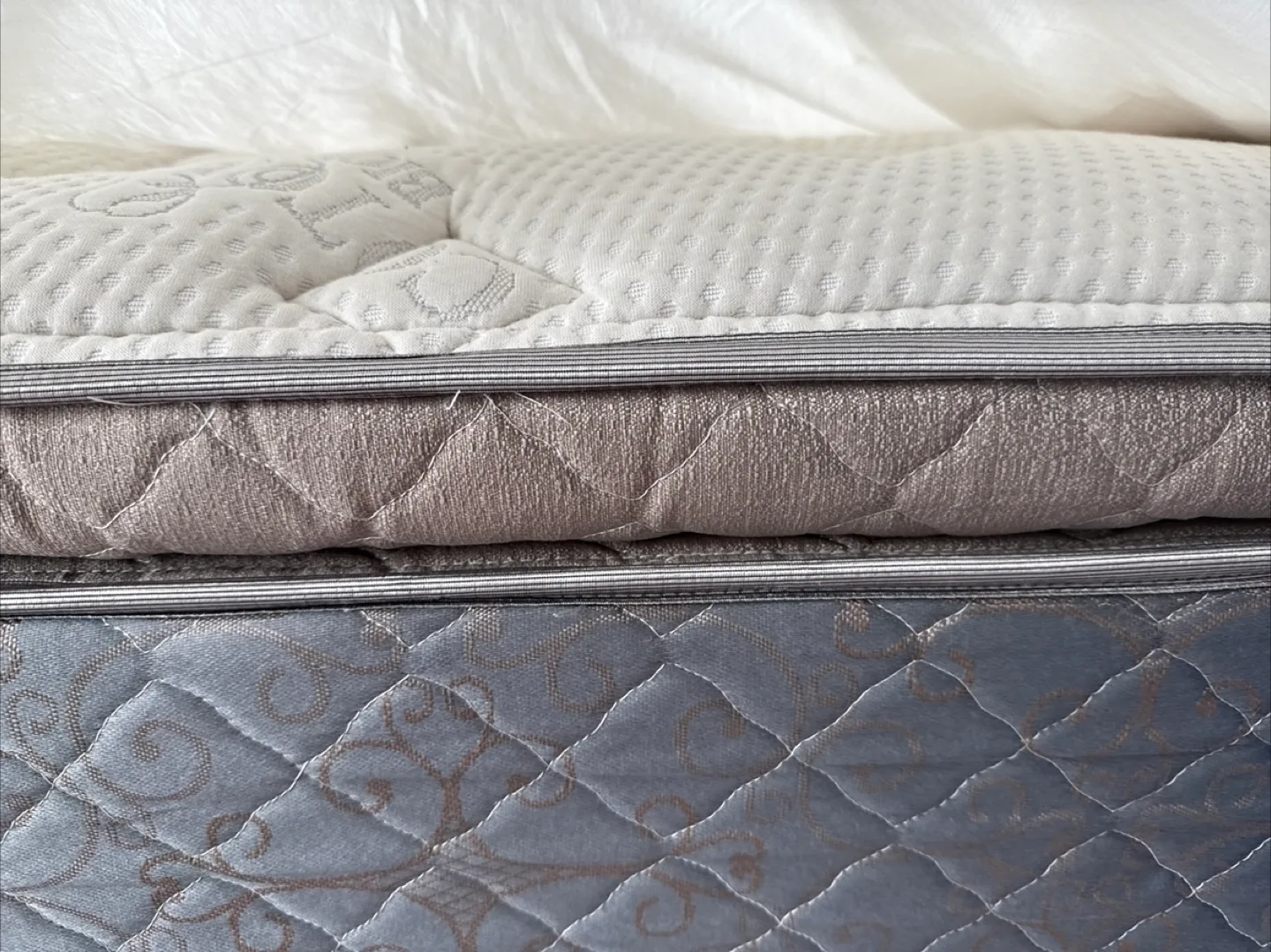Comfortable Queen Mattress thumbnail