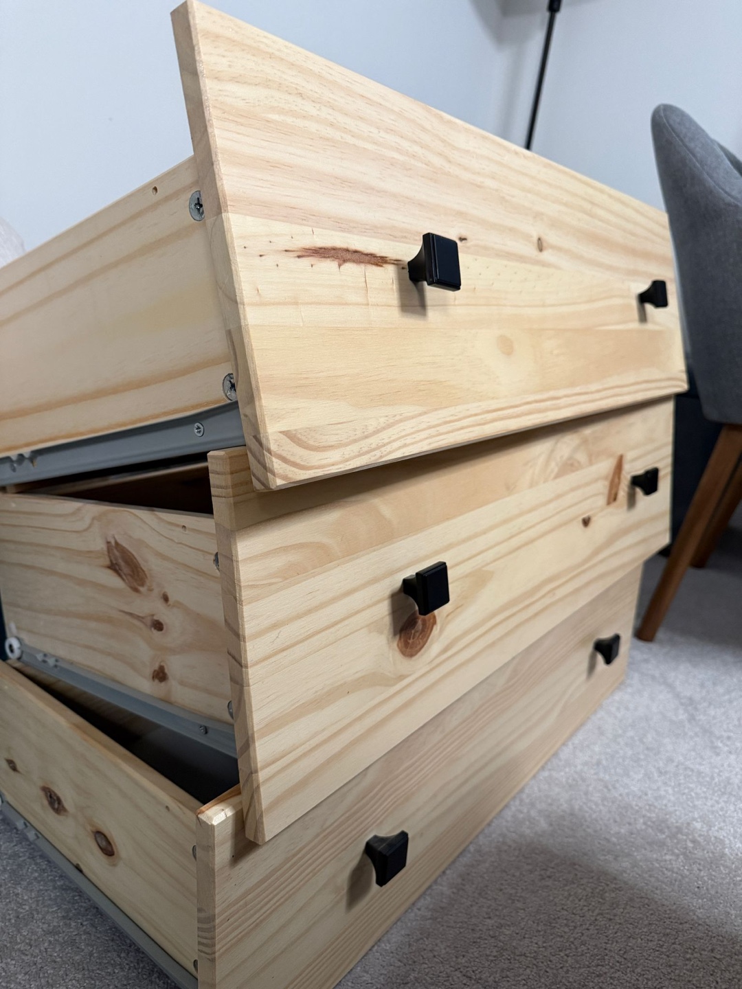 Urgent sale - Solid Pine Wood 6-drawer chest - like new! - photo 4