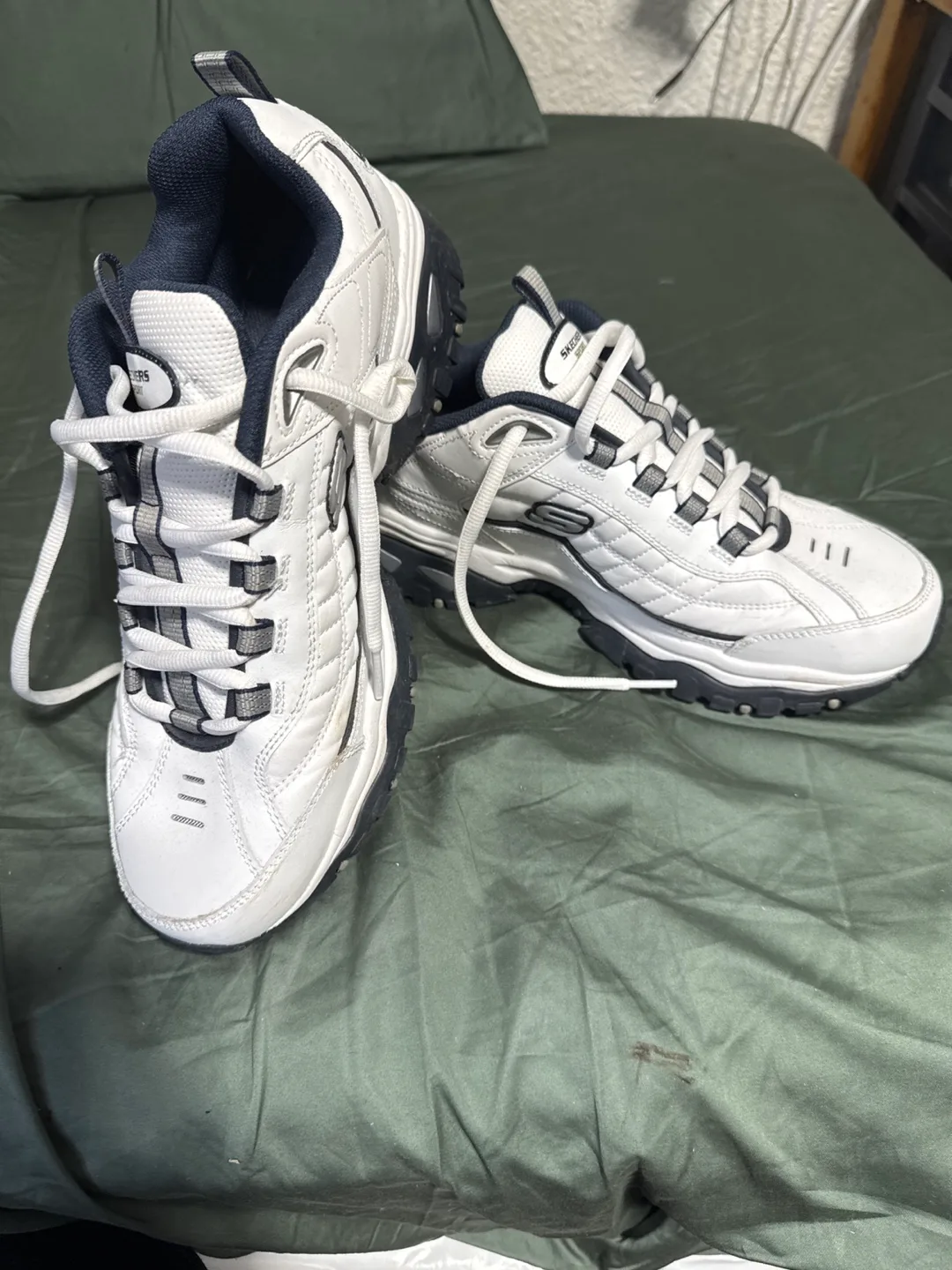 Skechers Sport White Leather Sneakers - Men's Size 11 image indicator(2)
