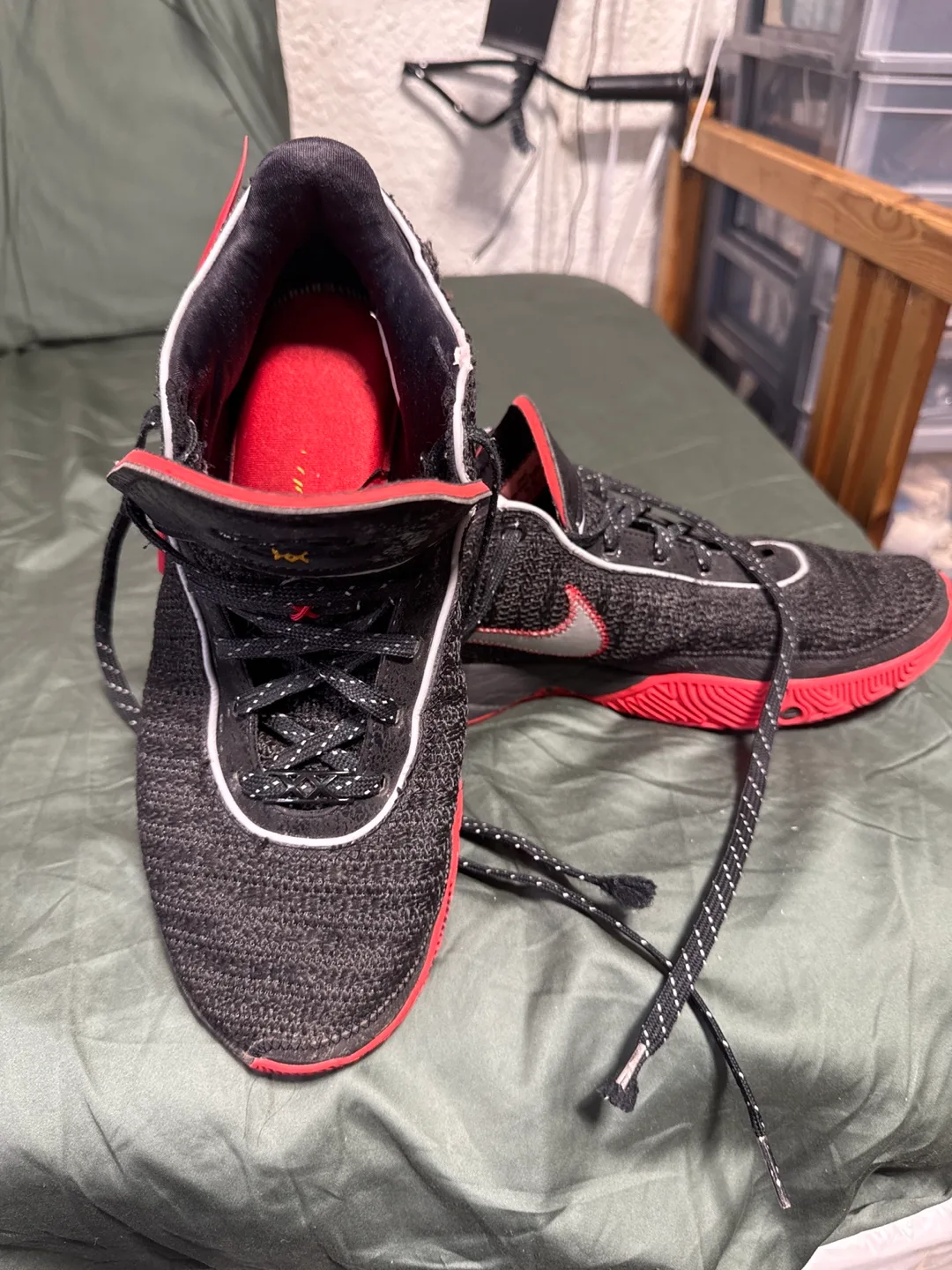 Nike Men's Basketball Shoes Size US 12 image indicator(2)