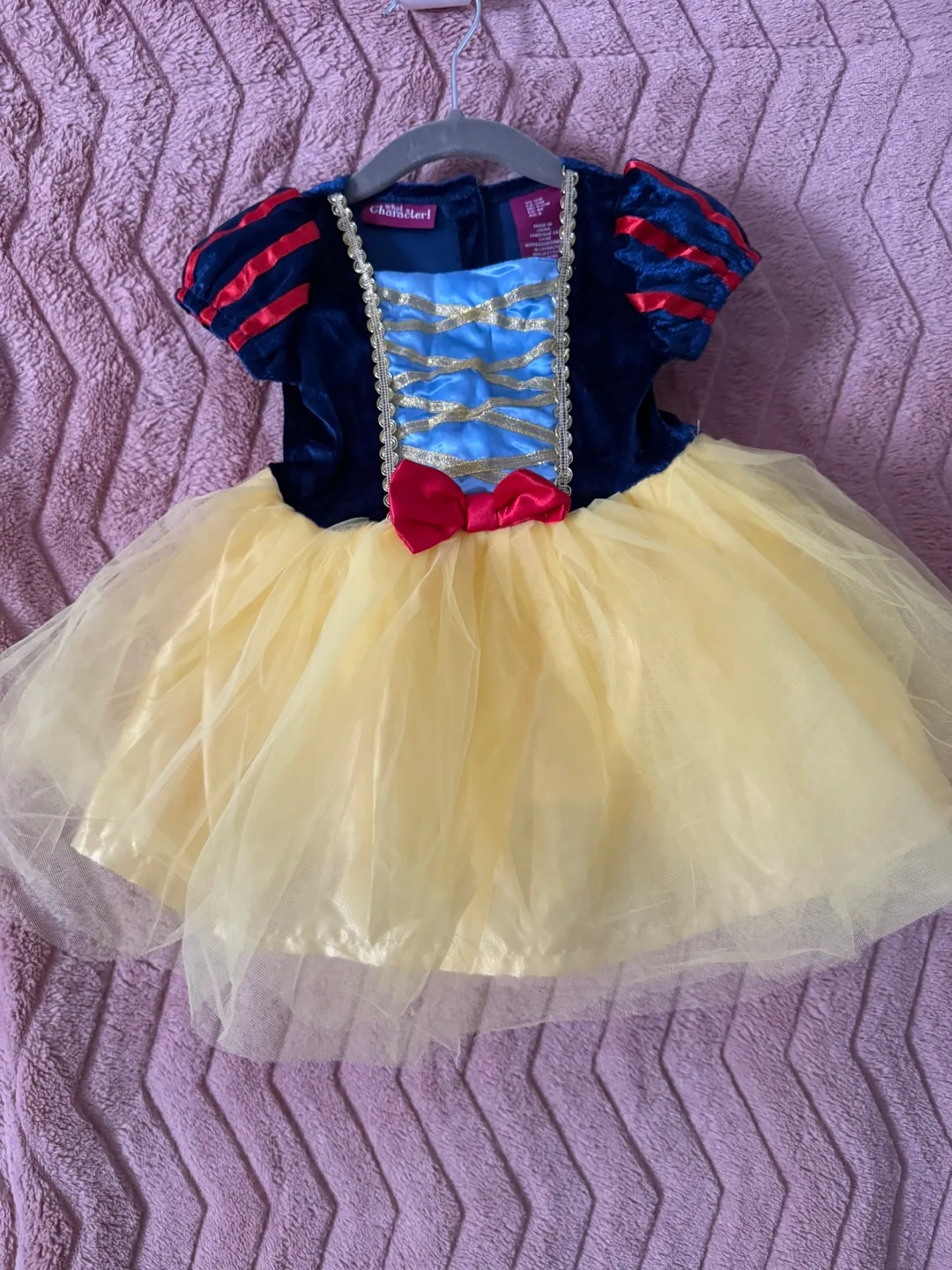 Adorable Snow White Costume - Size 12M thumbnail