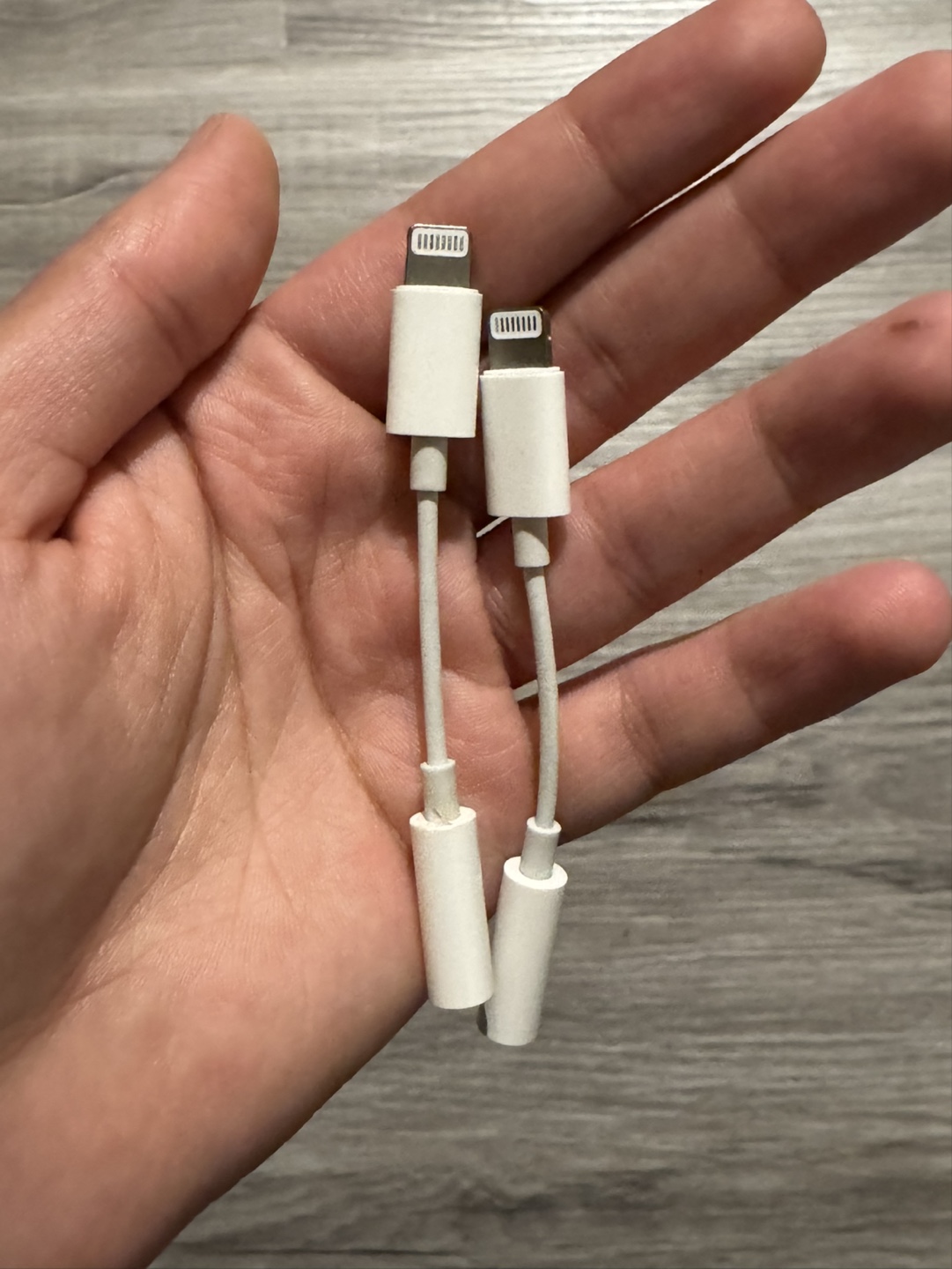 Apple lightning to 3.5 mm adapters