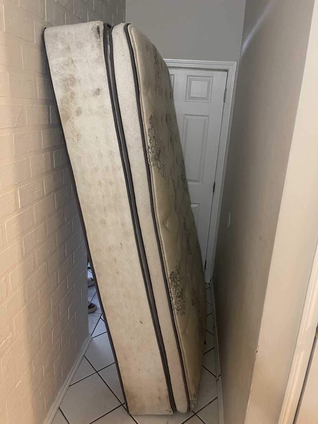Used king size mattress - photo 2
