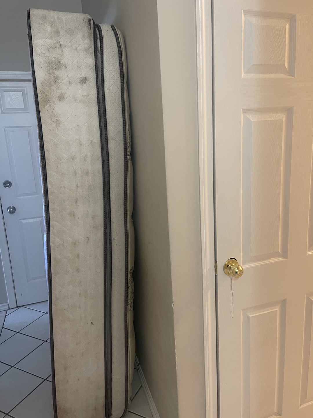 Used king size mattress - photo 3
