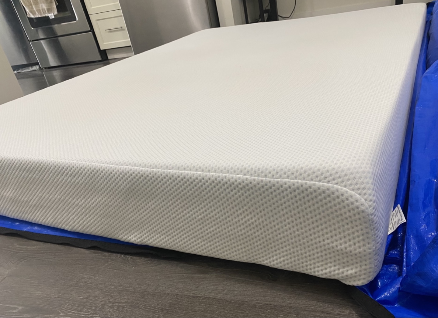 8 inch memory foam queen mattress- medium firm - photo 4