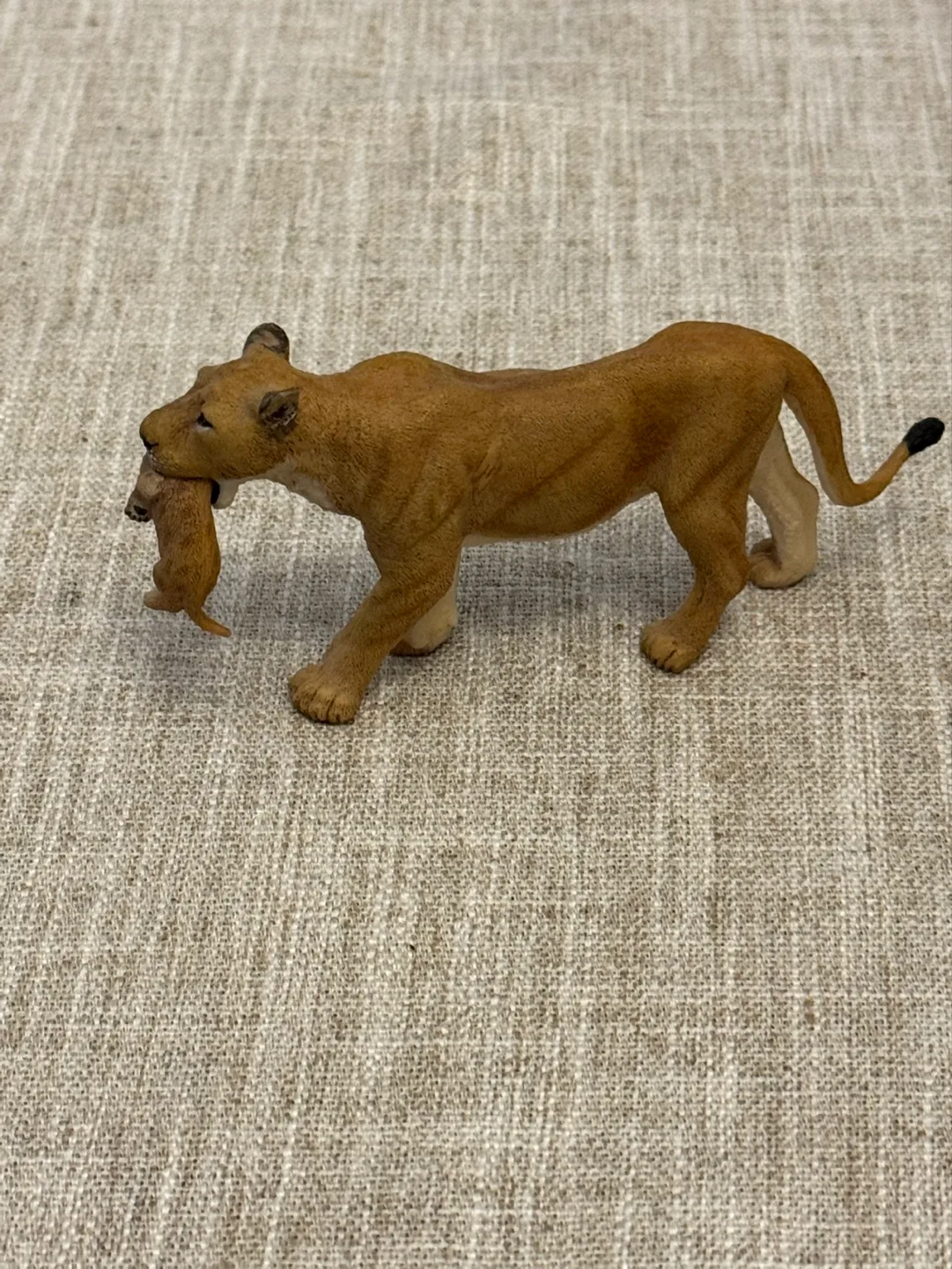 Schleich Lioness with Cub Figurine image indicator(3)