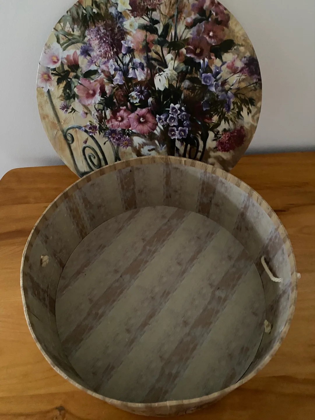 Two Decorative Round Hat Boxes image indicator(8)