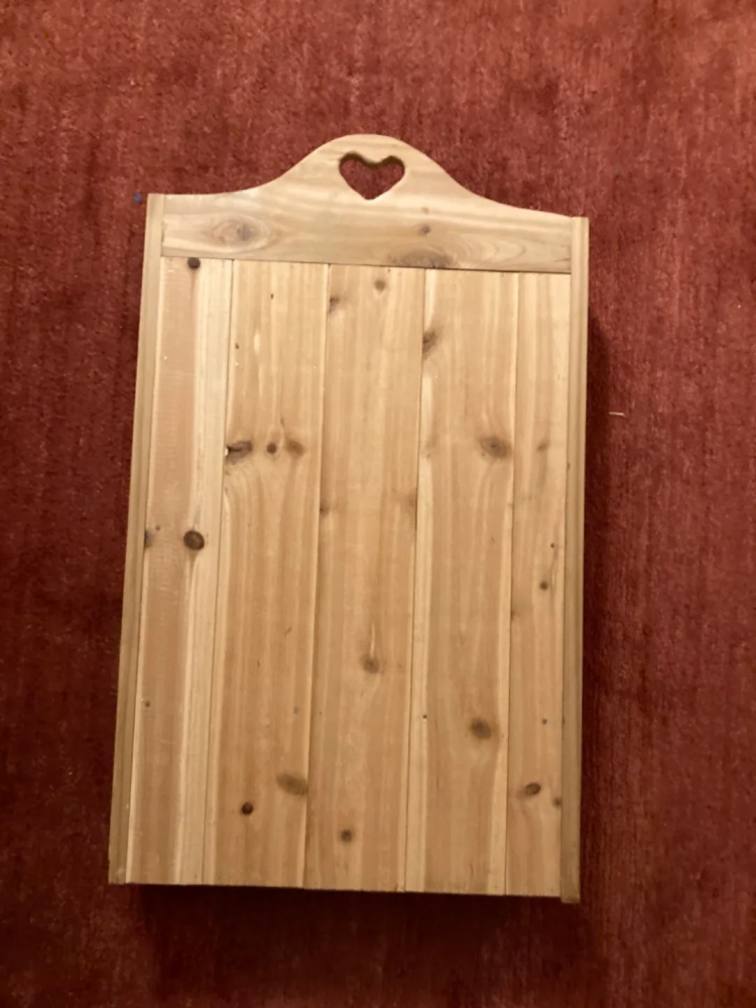 Wooden spice rack with heart detail image indicator(2)
