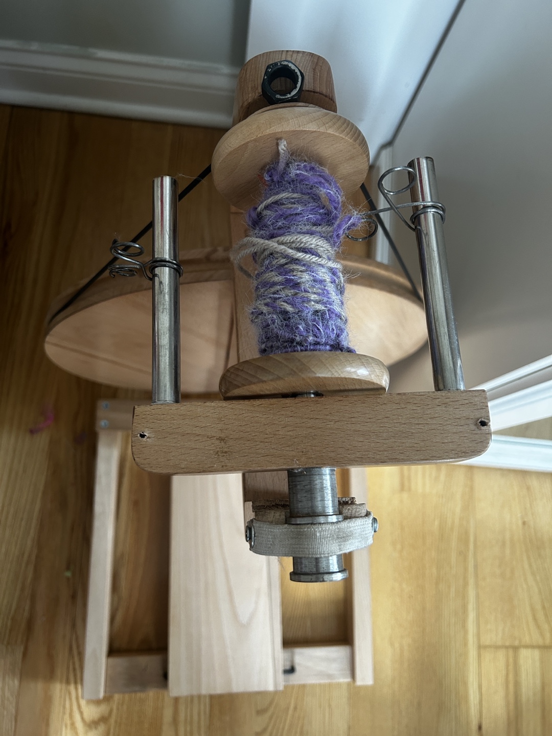 Wooden Spinning Wheel - photo 2