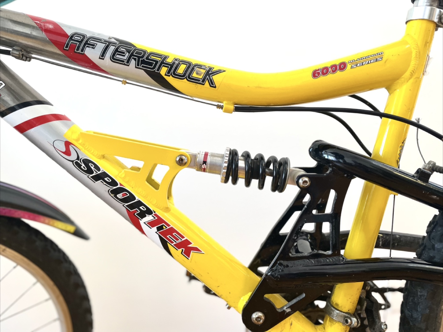 Mountain Bike Shock Explorer + Brand-New Helmet + Pump - photo 2