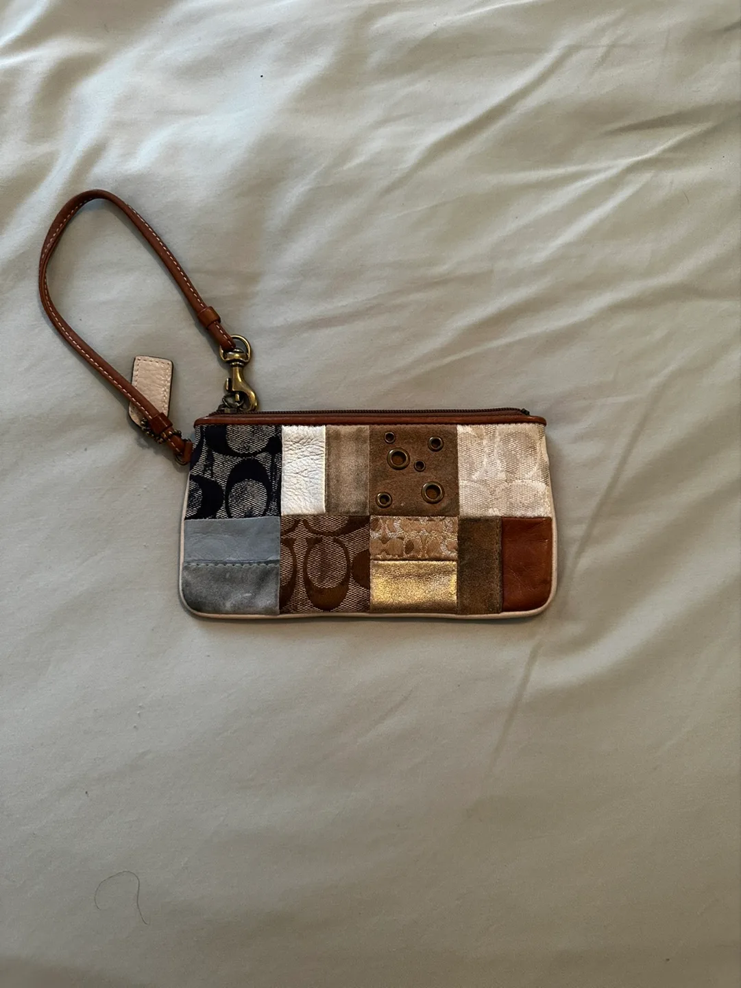 Coach - Wristlet or wallet image indicator(2)