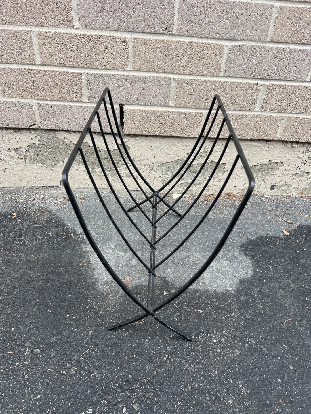 Mid-Century Modern Black Wire Magazine Rack - photo 2
