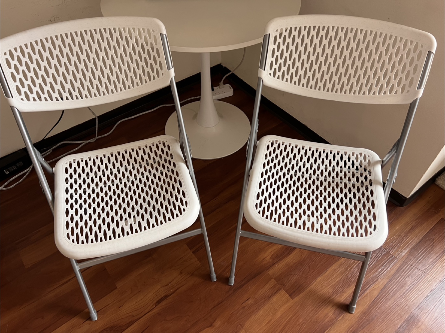 White Folding Chairs - photo 3