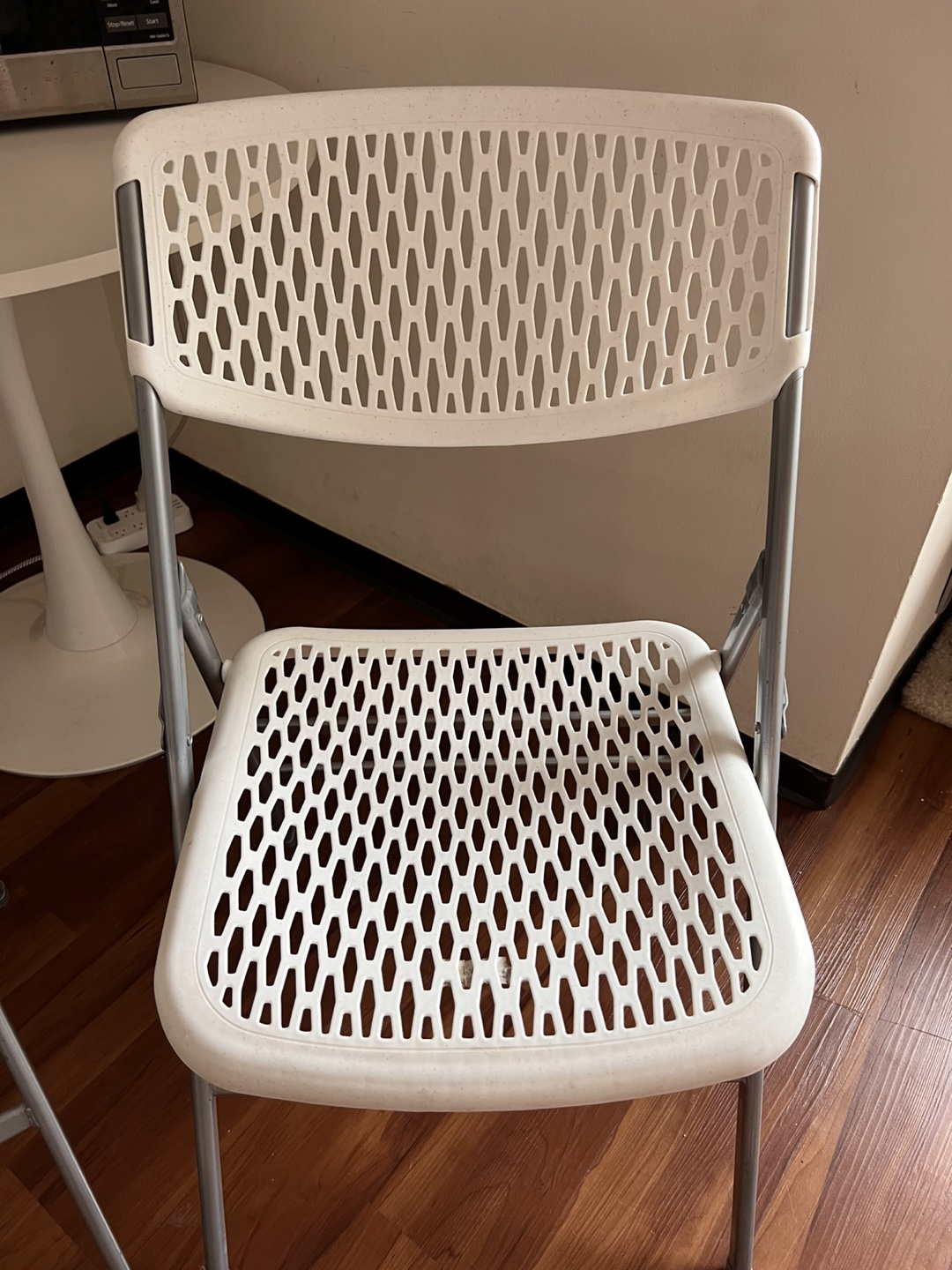 White Folding Chairs - photo 4