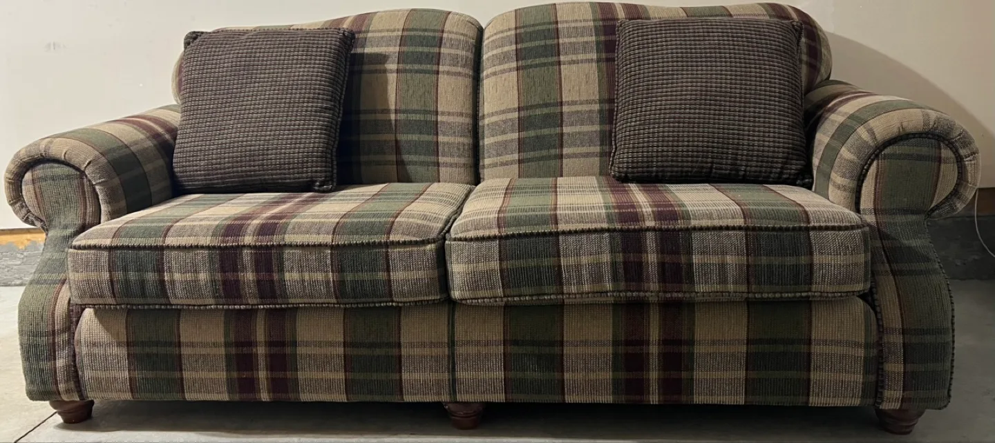 Sofa and delivery available image indicator(7)