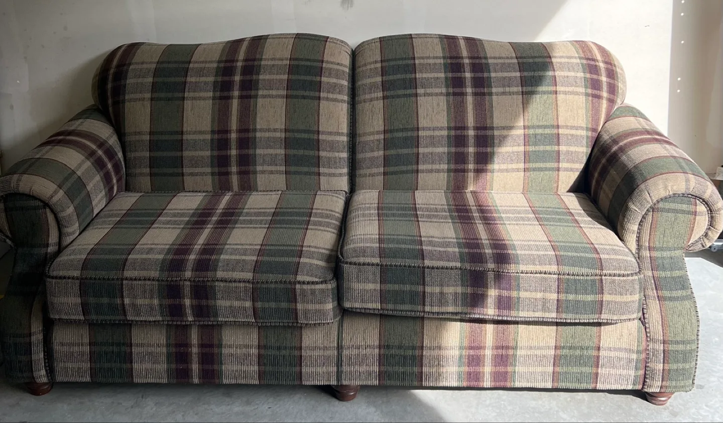 Sofa and delivery available image indicator(4)