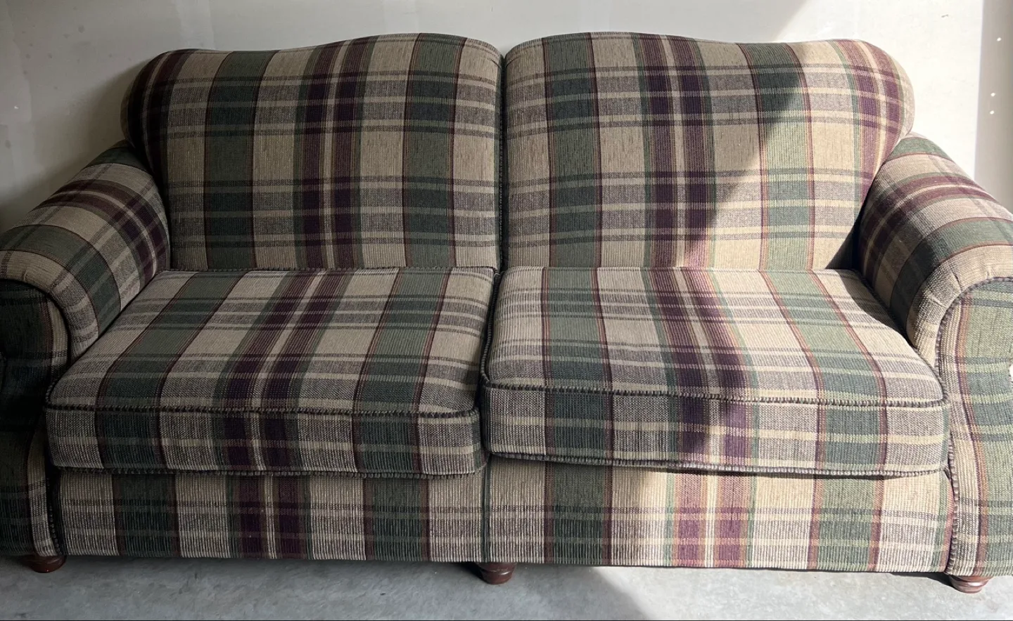 Sofa and delivery available image indicator(6)