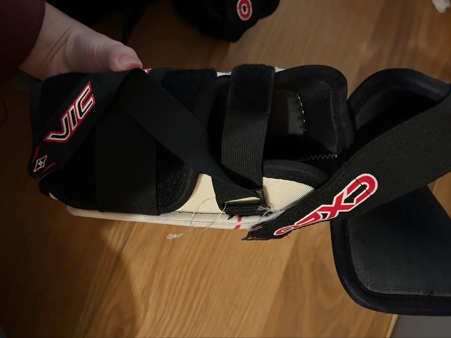 Youth VIC CX20 Elbow Pads for Skating (Used Only Once) image indicator(5)