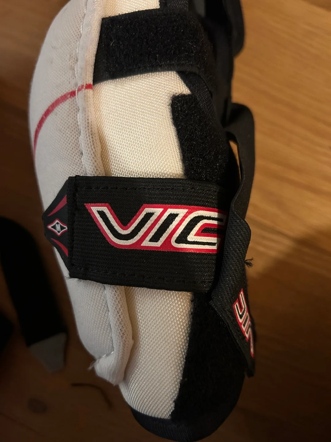 Youth VIC CX20 Elbow Pads for Skating (Used Only Once) image indicator(4)