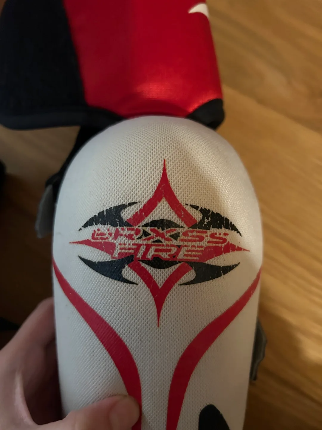 Youth VIC CX20 Elbow Pads for Skating (Used Only Once) image indicator(2)