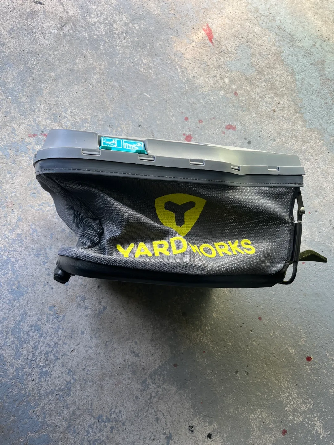 ASSORTED GARDEN ITEMS image indicator(8)