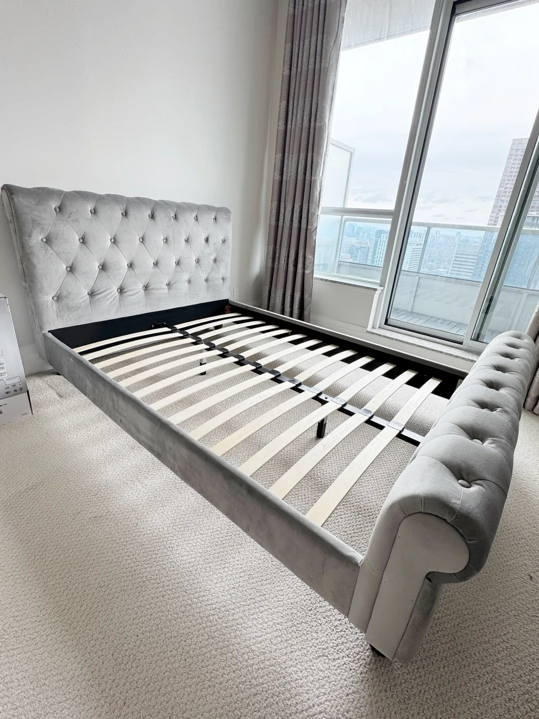 Structube MOSS Gray Tufted Velvet Double Size Sleigh Bed thumbnail