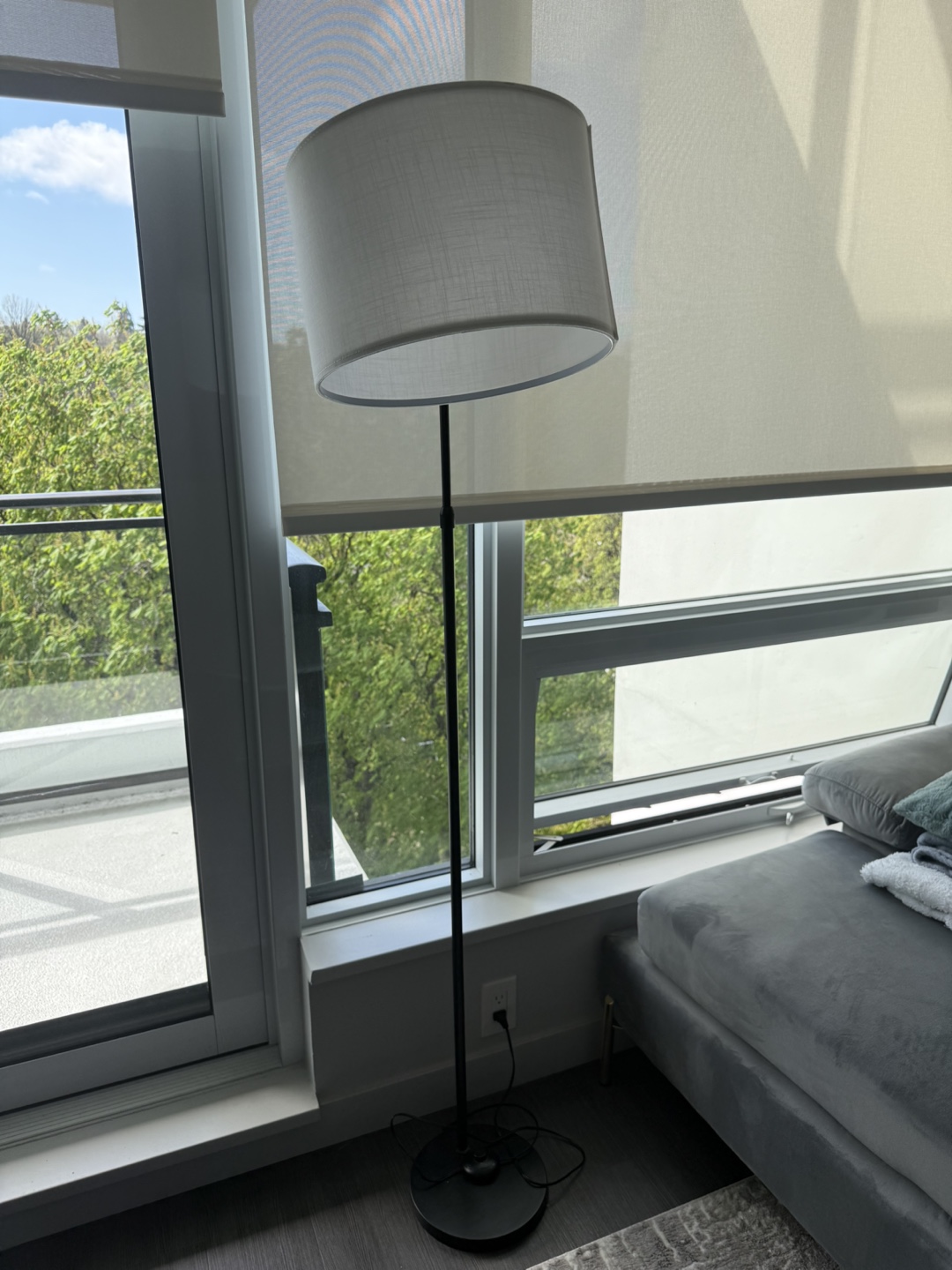 Black Floor Lamp with control and remote with phone