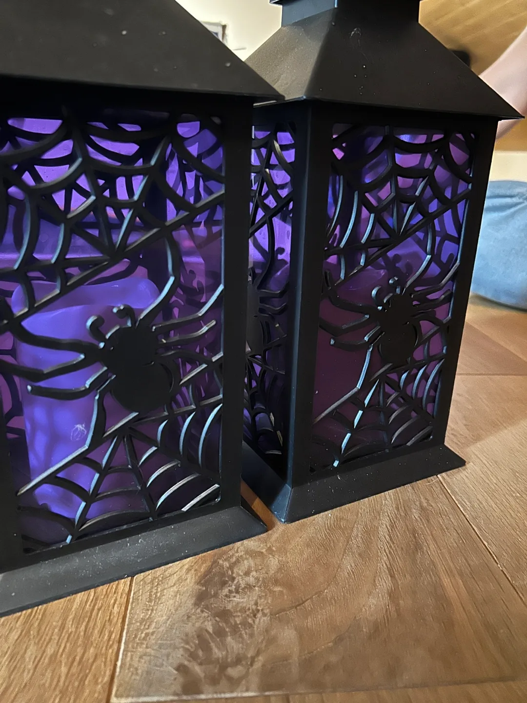 Pair of Halloween Spiderweb Lanterns need battery image indicator(2)