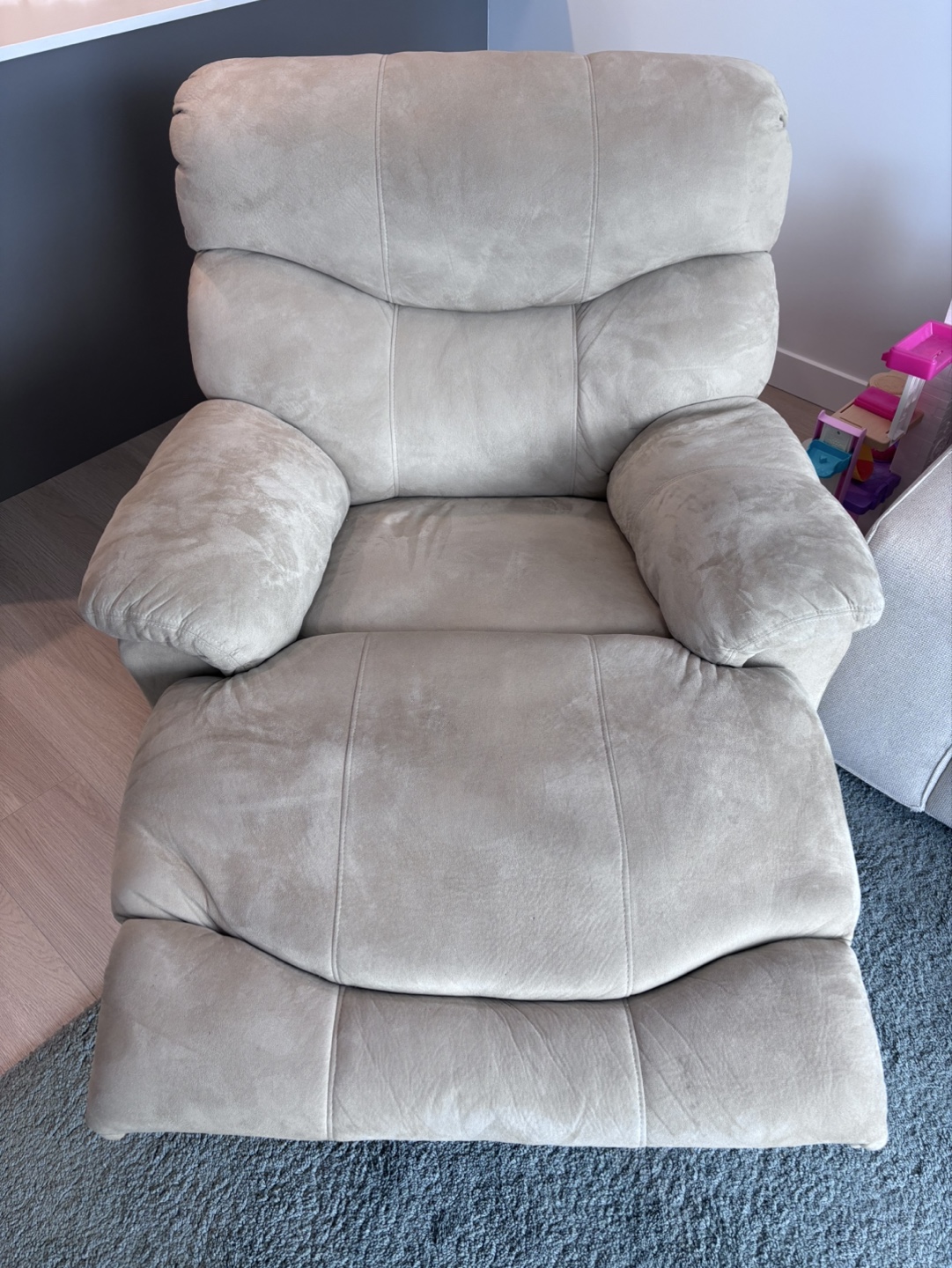 Beige Recliner Chair - photo 5
