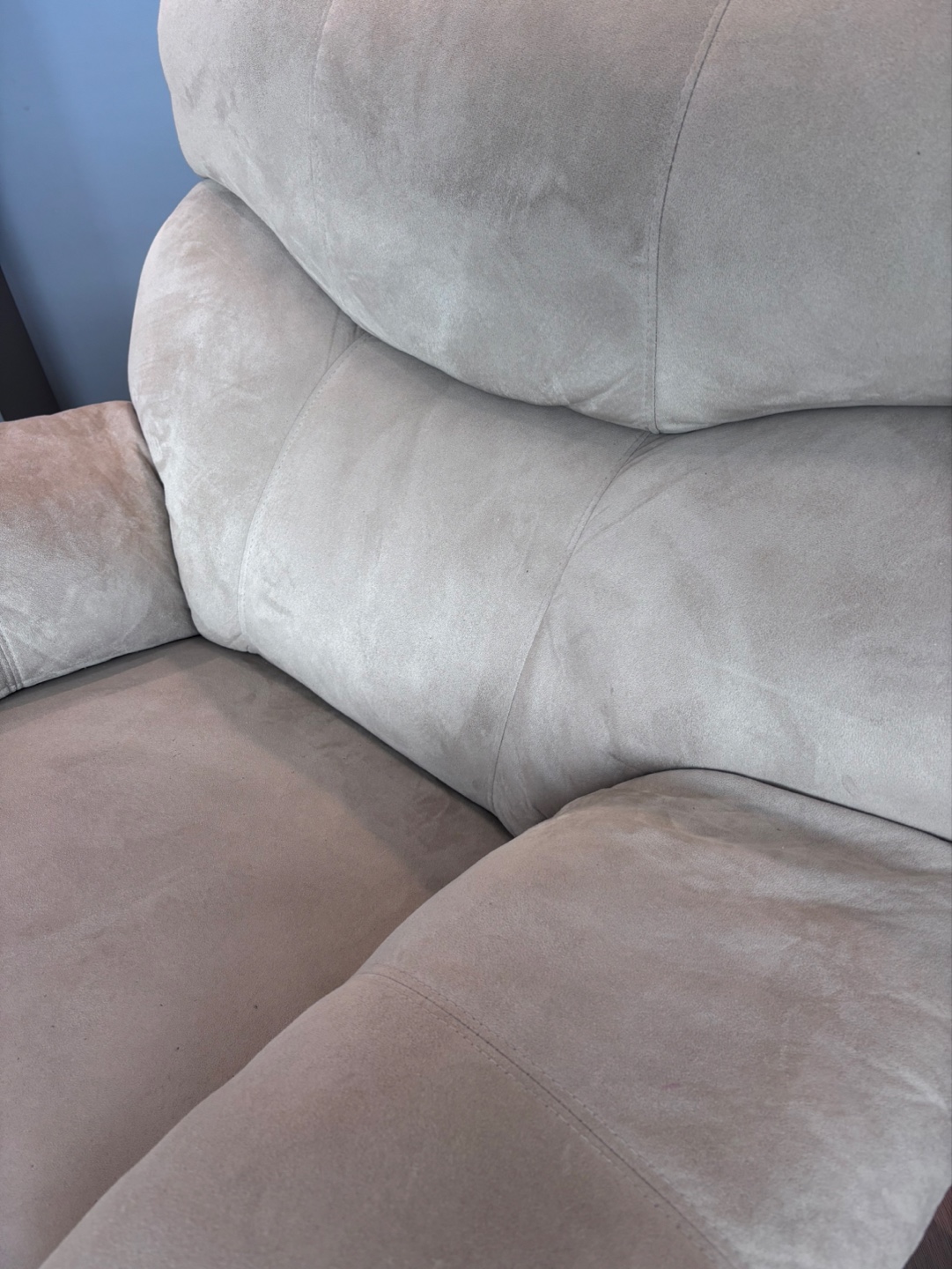 Beige Recliner Chair - photo 3