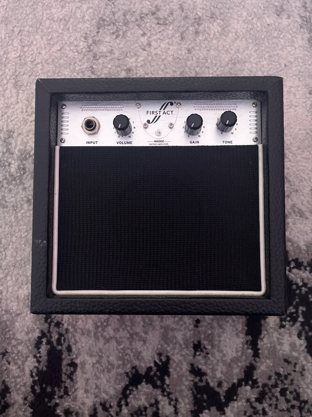 First Act MA002 Guitar Amplifier thumbnail