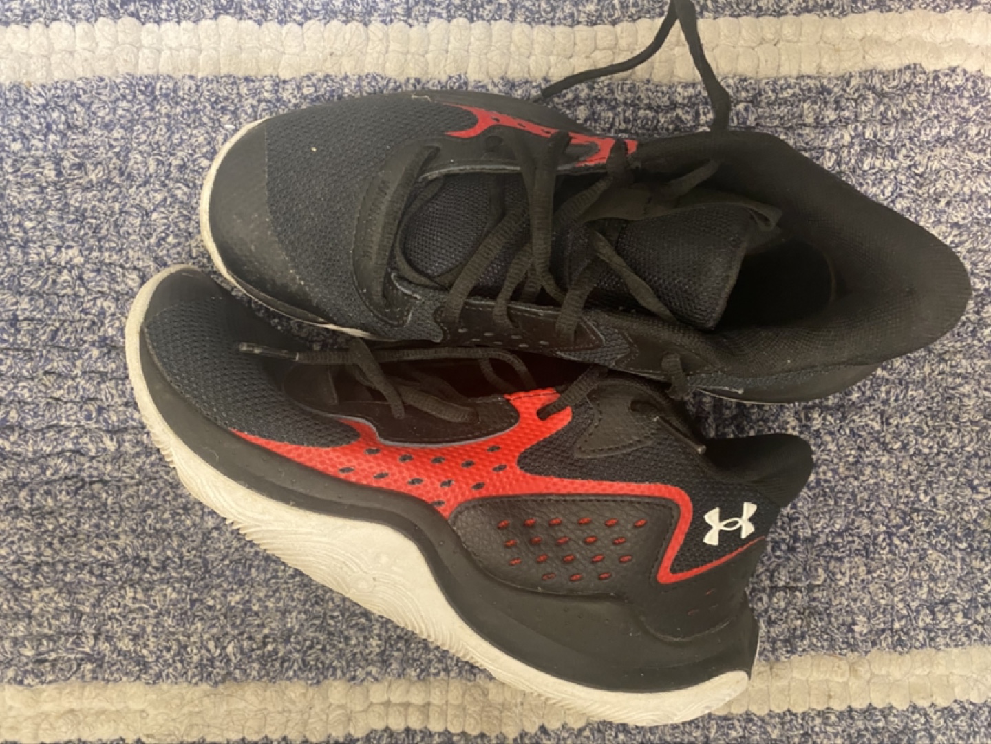 Under Armour Boys' Grade School Basketball Shoes Size 7Y - photo 2