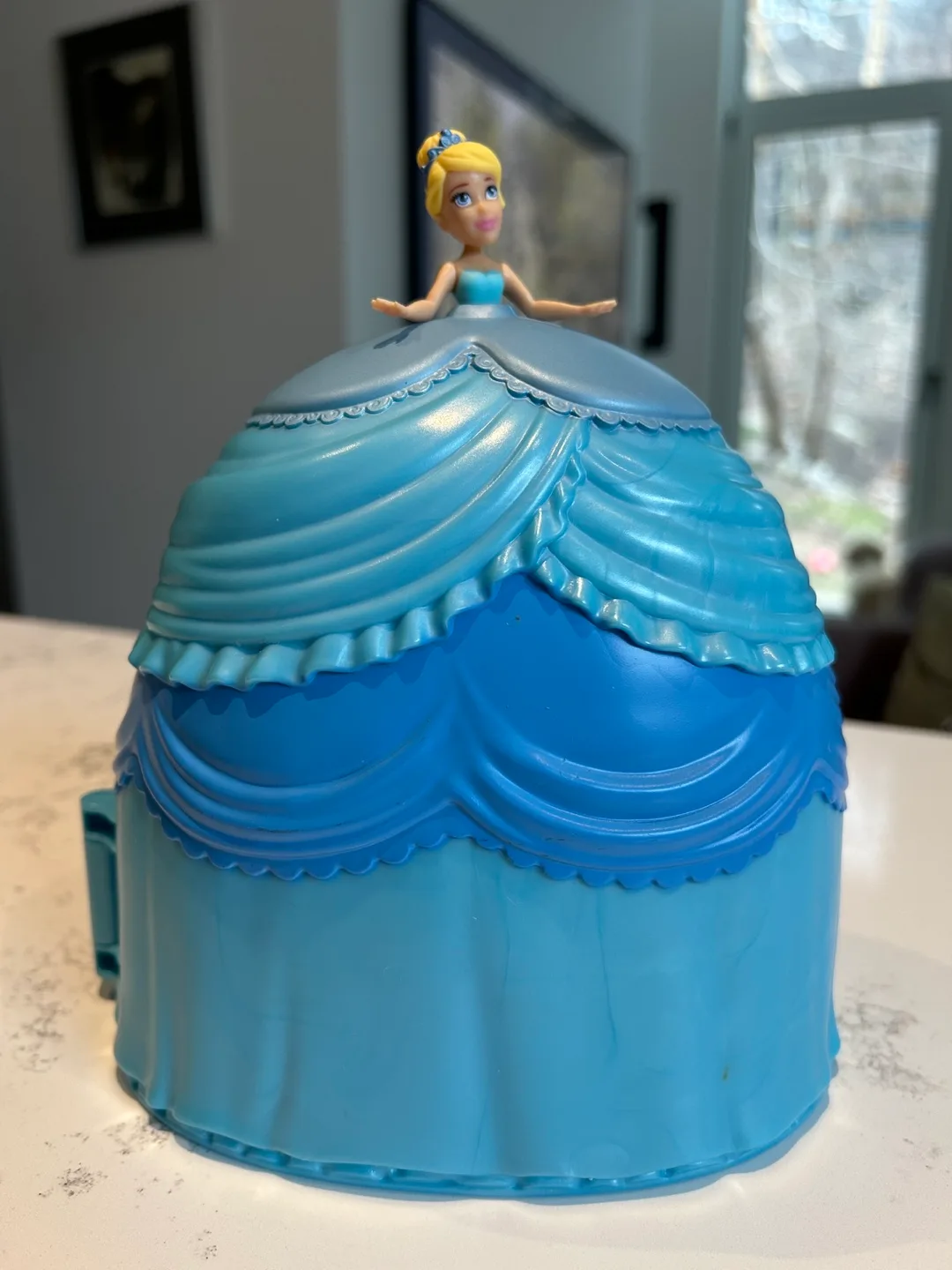 Disney Cinderella Royal Closet Playset with Doll and Accessories image indicator(2)