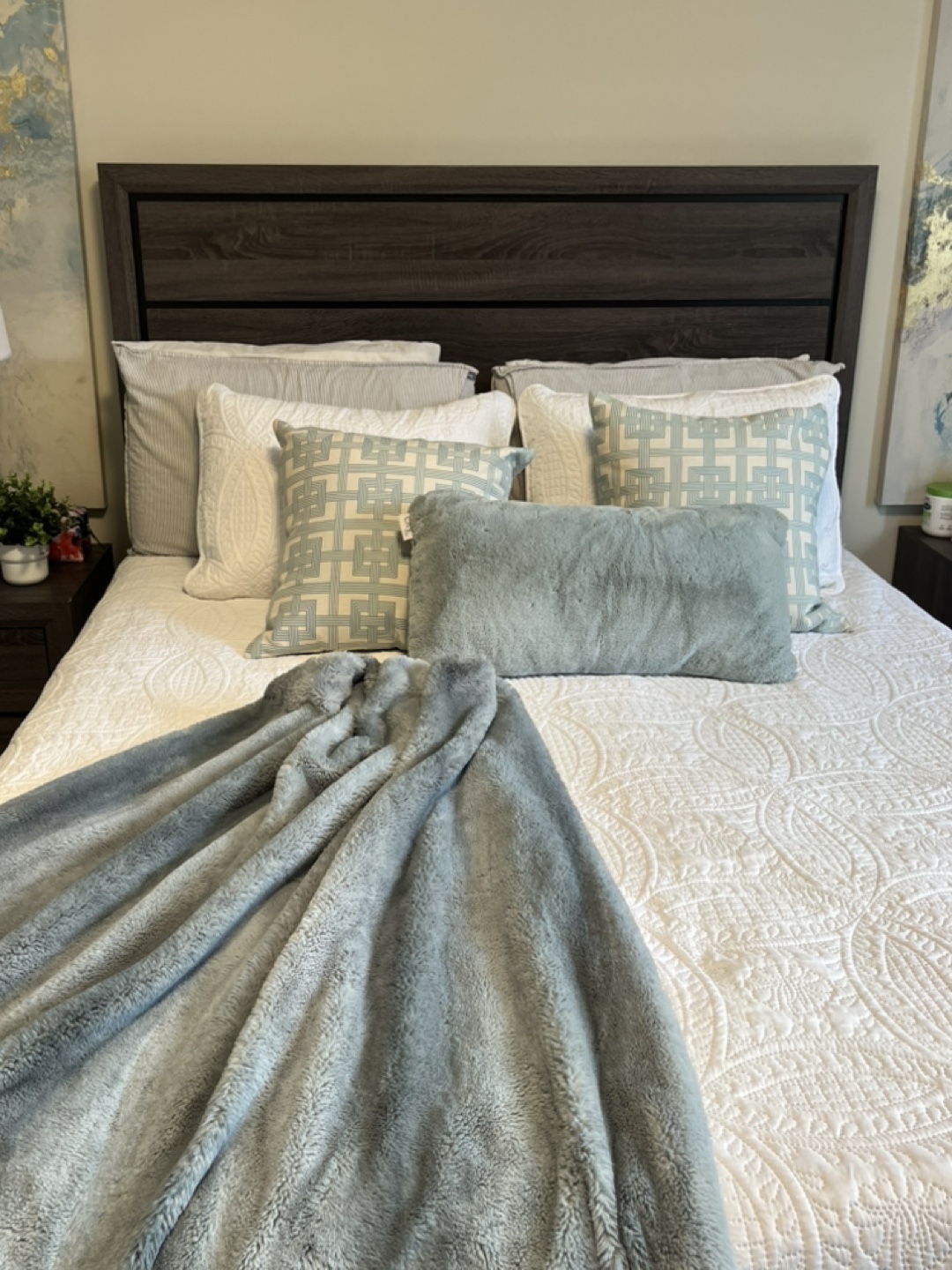 Queen Size Bedframe - Mattress and Box Spring not included - photo 2