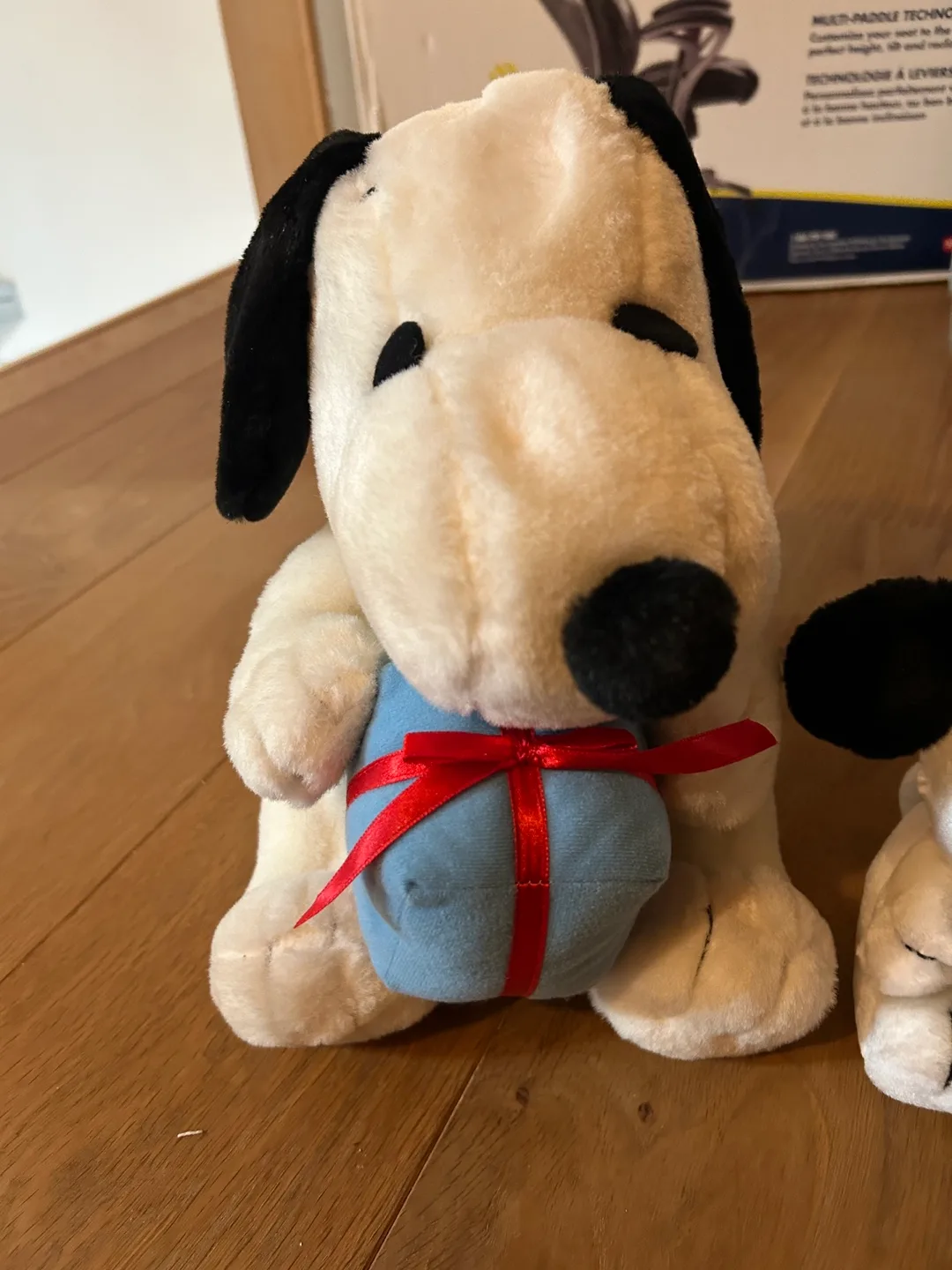 Snoopy Plush Toy Set - 2 adorable Snoopy plushies image indicator(2)