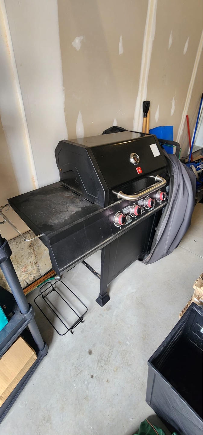 BBQ! $100 only (will clean and ready for pickup)