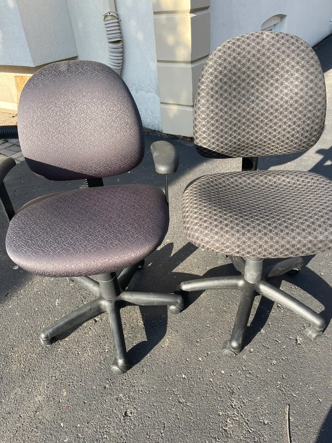 Pair of Office Chairs, I’ve 4 of each like new for sale $35 each image indicator(2)