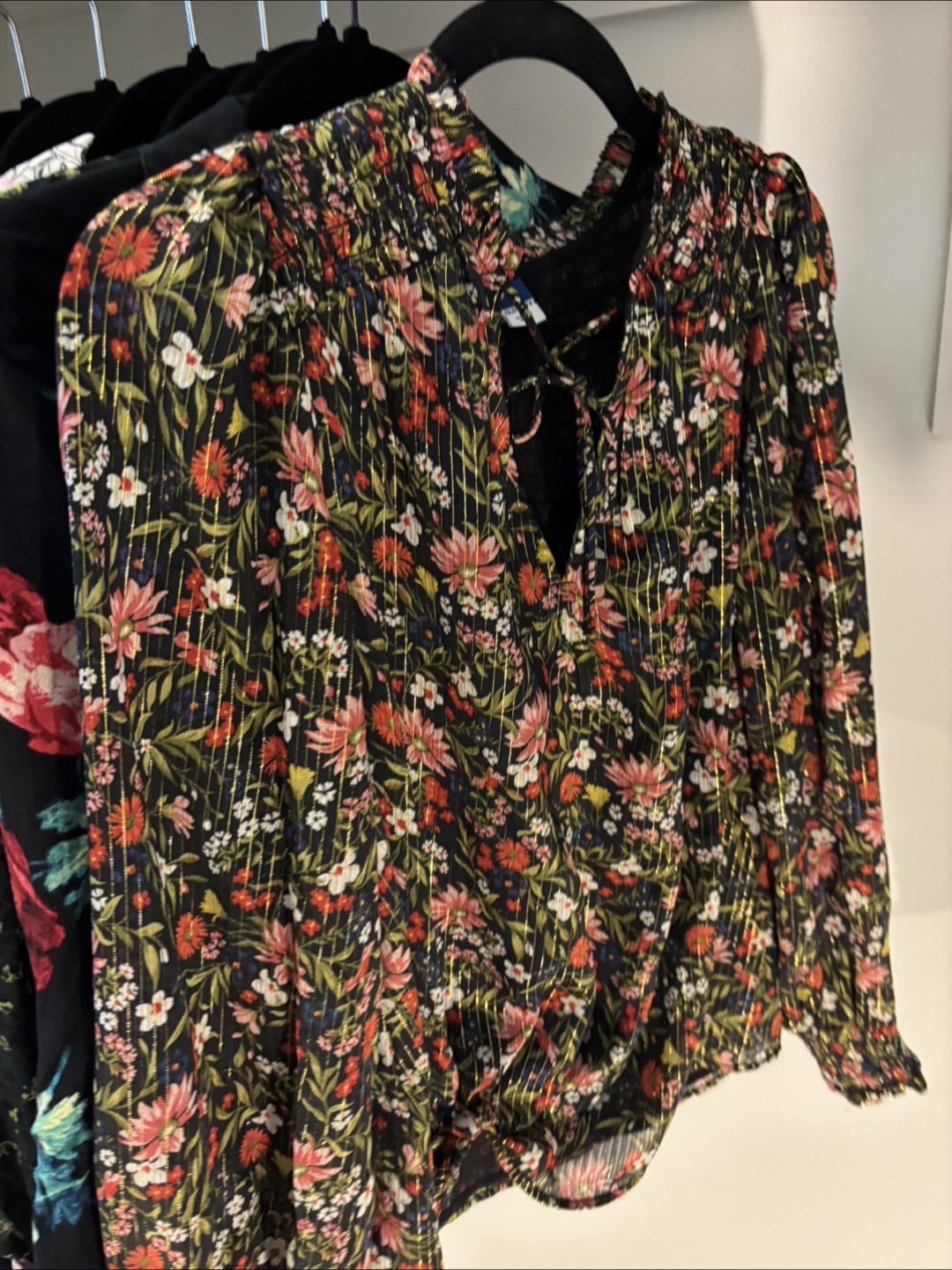Women's Tops Bundle size M/L - photo 3