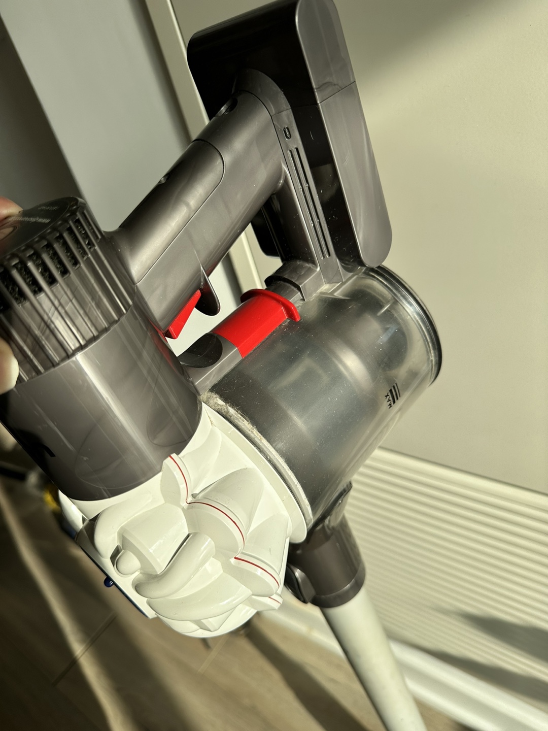 Dyson V6 Cordless Slim Vacuum Cleaner - photo 2