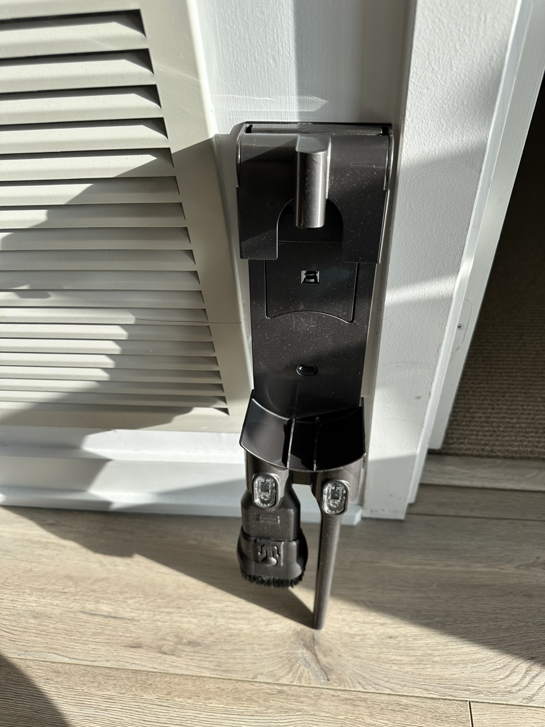 Dyson V6 Cordless Slim Vacuum Cleaner - photo 4